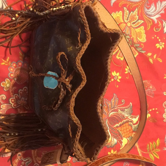 SOLD—Vintage Louis Vuitton Boho fringe Noe GM - Picture 12 of 16